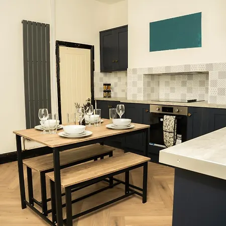 Peaceful Nr Roundhay Park * Leeds (West Yorkshire)