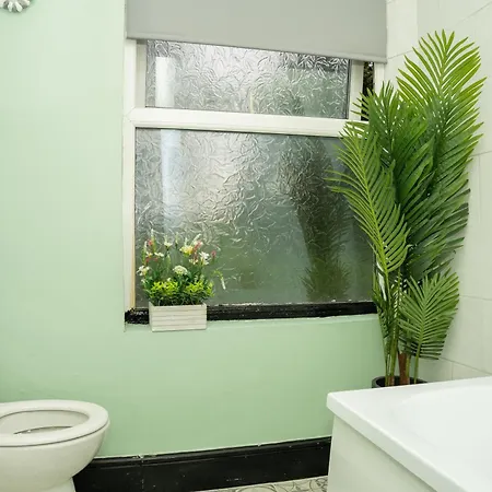 Peaceful Nr Roundhay Park * Leeds (West Yorkshire)